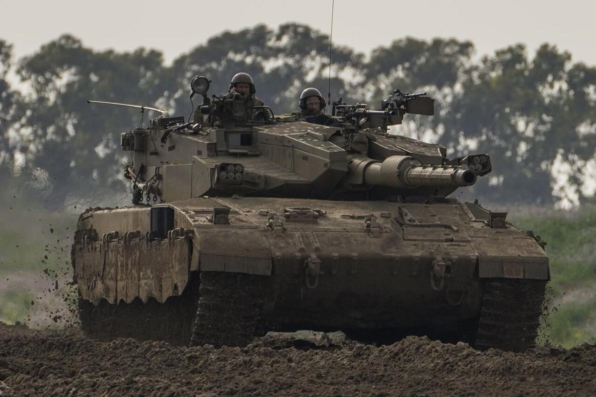 The Merkava IV tank, Israel's main asset for the ground offensive