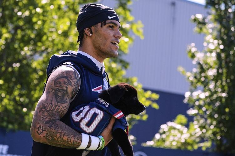 Patriots CB Christian Gonzalez exits 1st padded practice of training camp with lower body injury