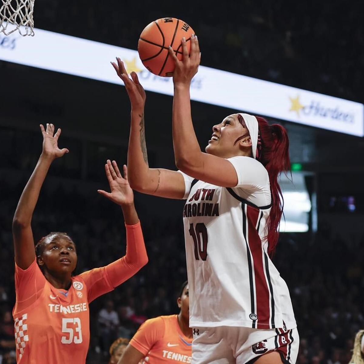 South Carolina's Kamilla Cardoso celebrates Senior Day with her mother and sister from Brazil