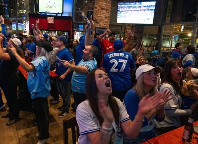 Blue-Jays-fans.JPG