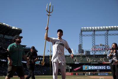 Canzone's walk-off single in 11th completes Mariners' sweep of White Sox