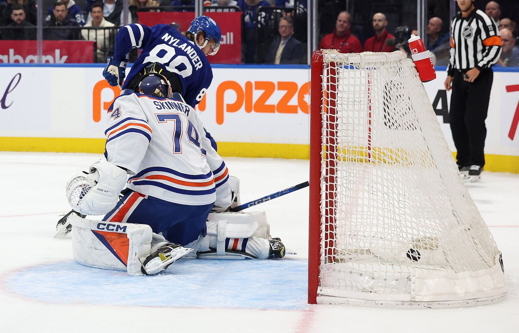 McMann, Holmberg steal the mic at Leafs-Oilers talent show