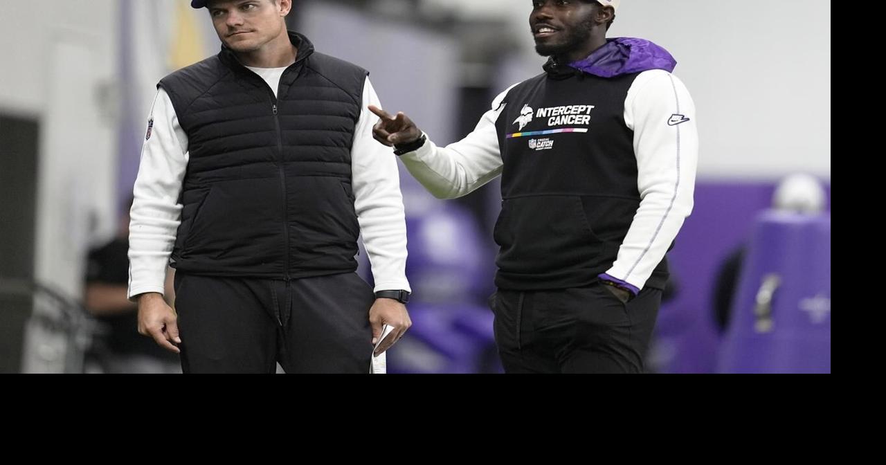 Vikings work quickly to fill Darrisaw's vital spot on the line with Robinson hustling in