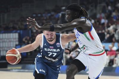 Luka Doncic scores 30 in the first half of EuroBasket knockout game for Slovenia vs. Italy