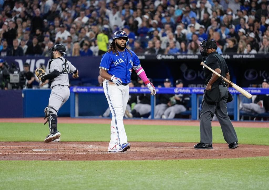 Blue Jays merchandise yanked from Mariners store after players complain