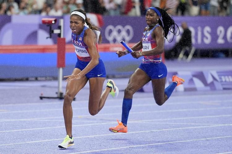 Sha’Carri Richardson rallies US women in Olympic 4x100 while men shut