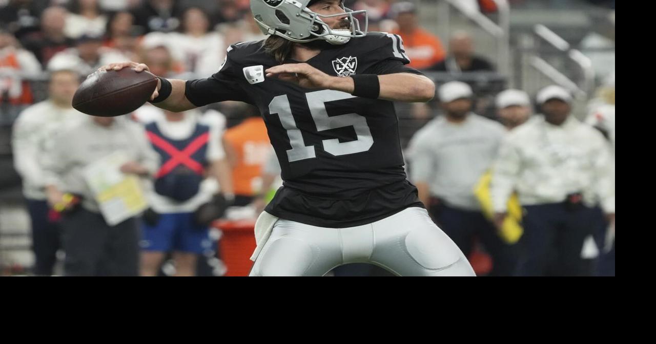 Raiders QB Gardner Minshew leaves game in 4th quarter with an injury