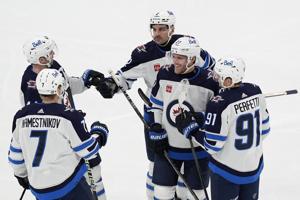 Bruins ground Jets 4-1 for fifth straight victory