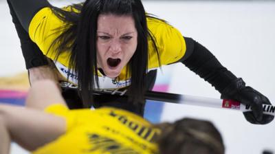 kerry_einarson_curling
