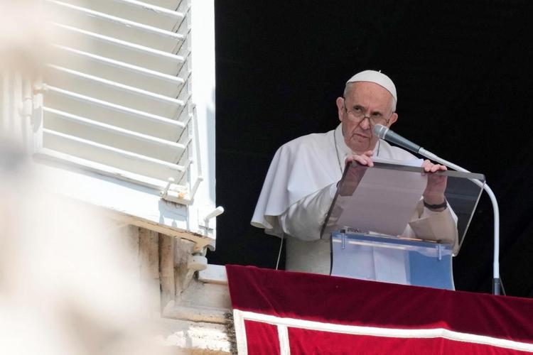 Pope Preaching Window 2 weeks post-surgery, Pope Francis appears at Vatican window