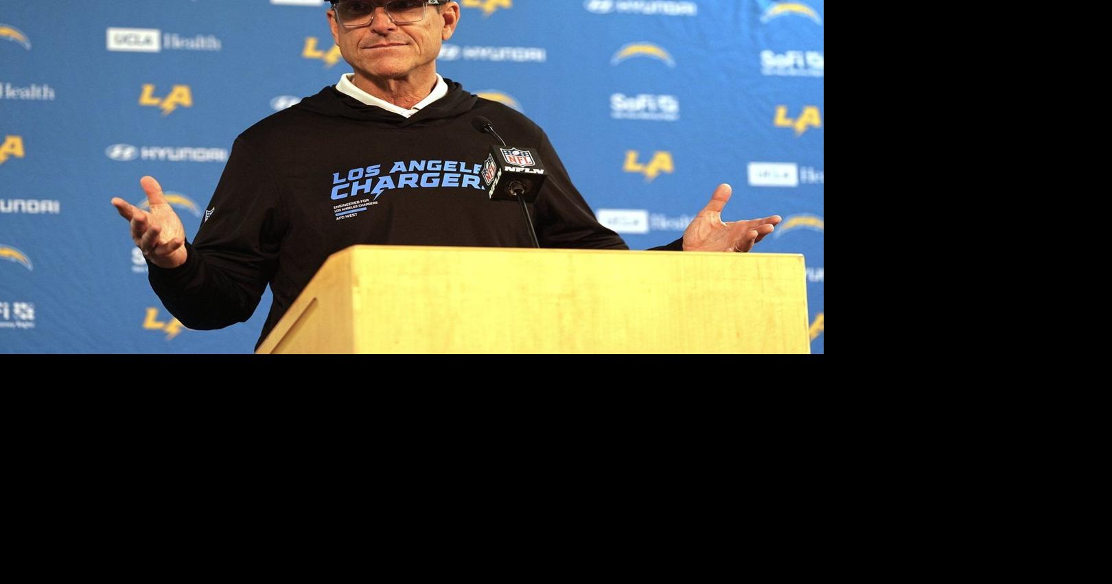 Justin Herbert and his broken hand lead Chargers into playoffs against Patriots