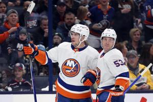 Dobson scores go-ahead goal, Islanders beat Blue Jackets 4-2 to keep playoff hopes alive