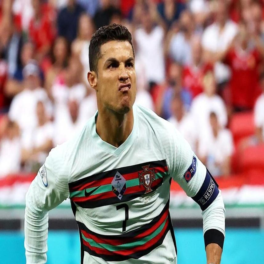 Cristiano Ronaldo shoots to top of Instagram rich list