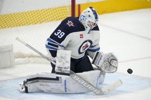 Laurent Brossoit gets 3rd shutout, Jets' 3-0 win keeps Stars from clinching Central