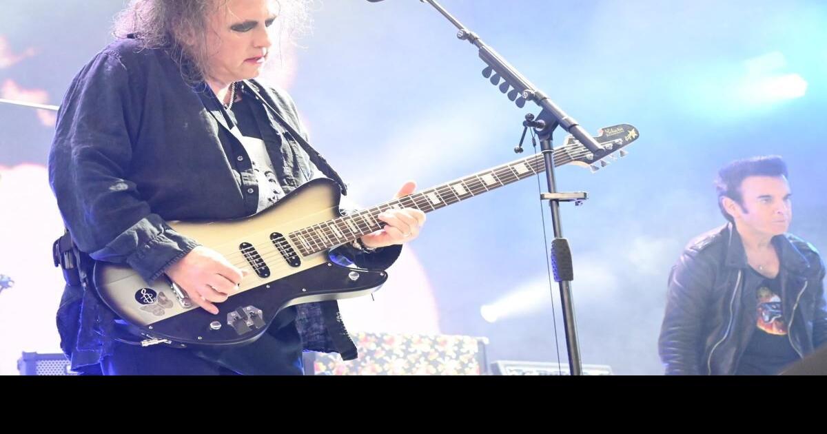 The Cure Toronto concert review Robert Smith rules