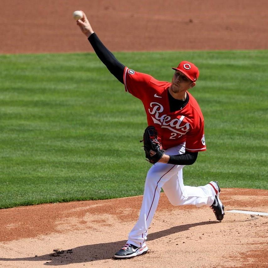 Castellanos strikes back with his bat, leads Reds over Cards