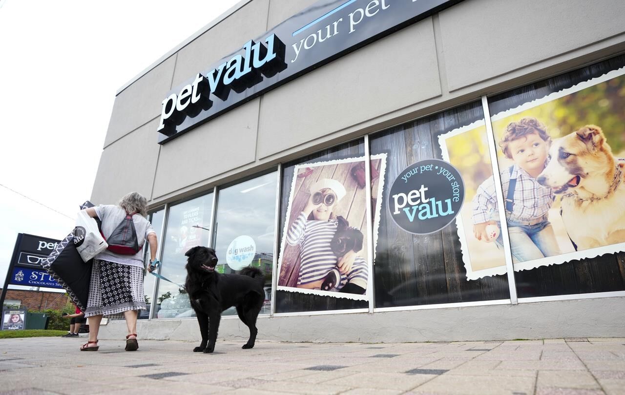 Pet valu outlet hours near me