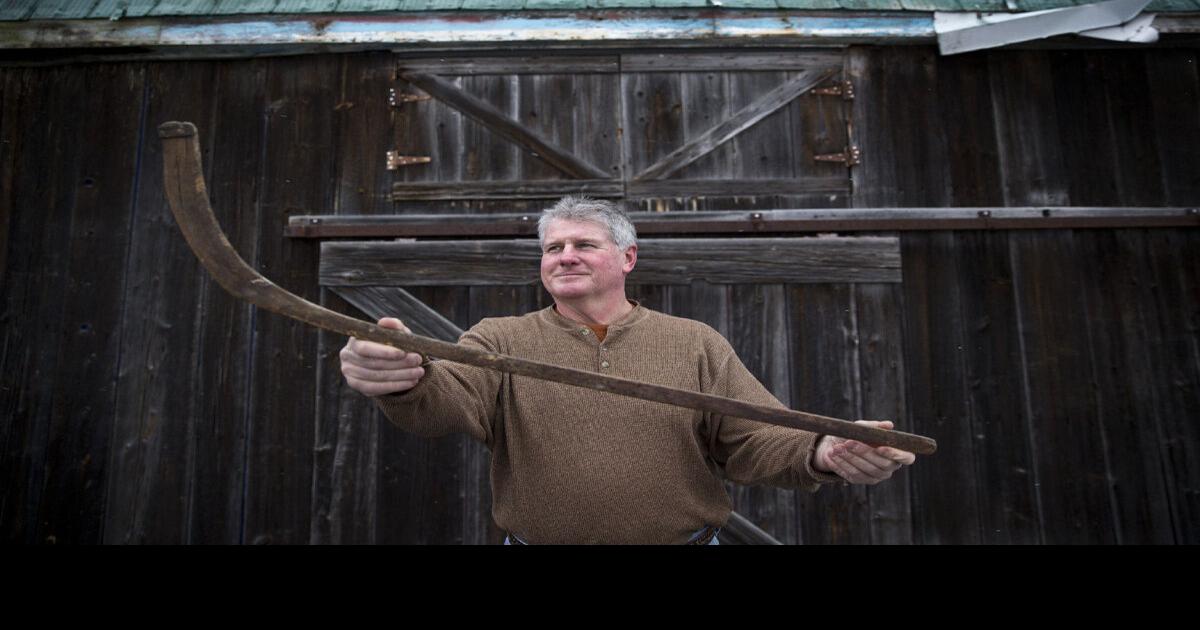 Niagara Falls man thinks he has oldest hockey stick