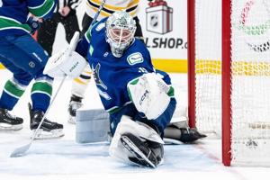 Pastrnak puts up four points, Boston Bruins thump Vancouver Canucks 5-1