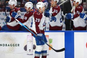 Avalanche's MacKinnon punctuates hot start with stick twirl, fist pump in 2-goal outing at Buffalo