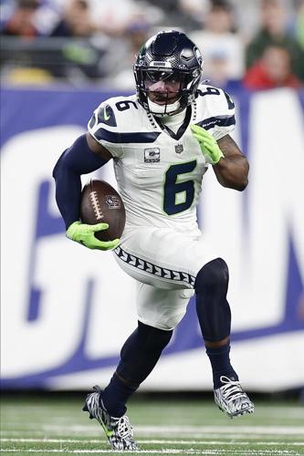 Former Michigan State star misses Seahawks opener due to injury 