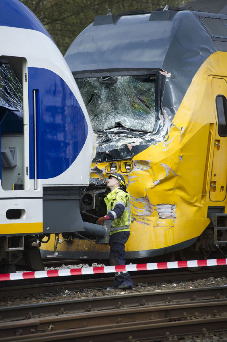 Train passed stop signal before fatal Amsterdam head-on collision