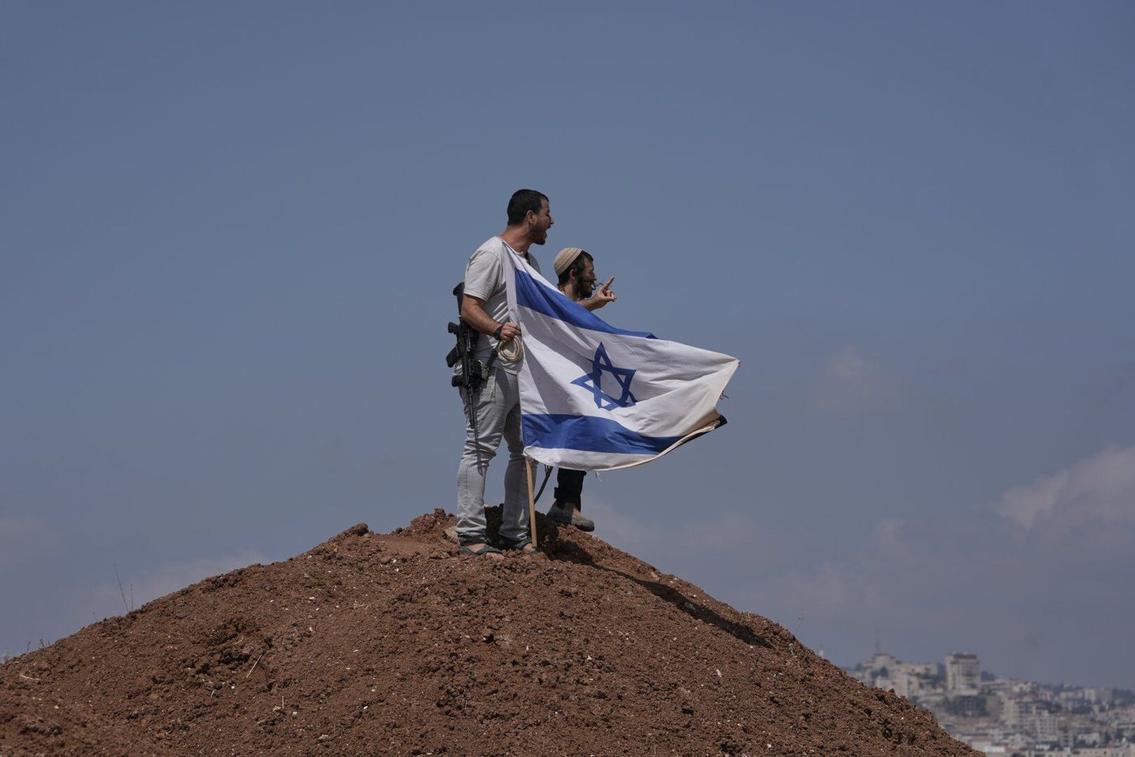 US presses Netanyahu to condemn settler violence in Qusra as Palestinians remain trapped in homes; Israeli military has yet to remove settlers
