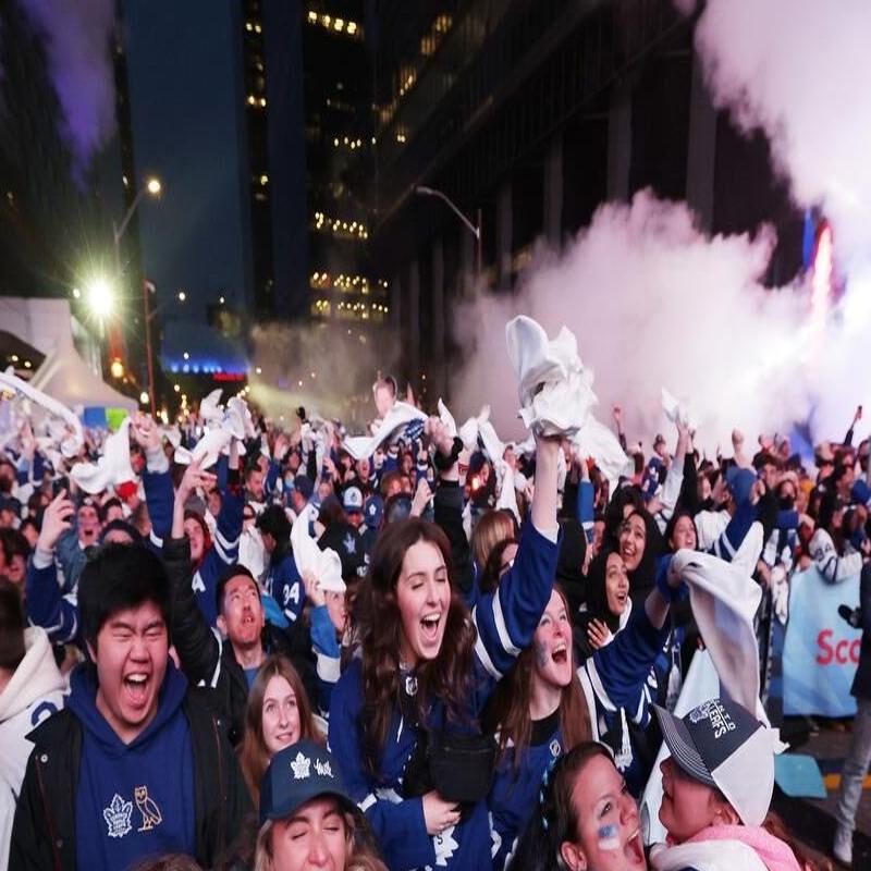 Maple Leafs beat Lightning to win first playoff series since 2004