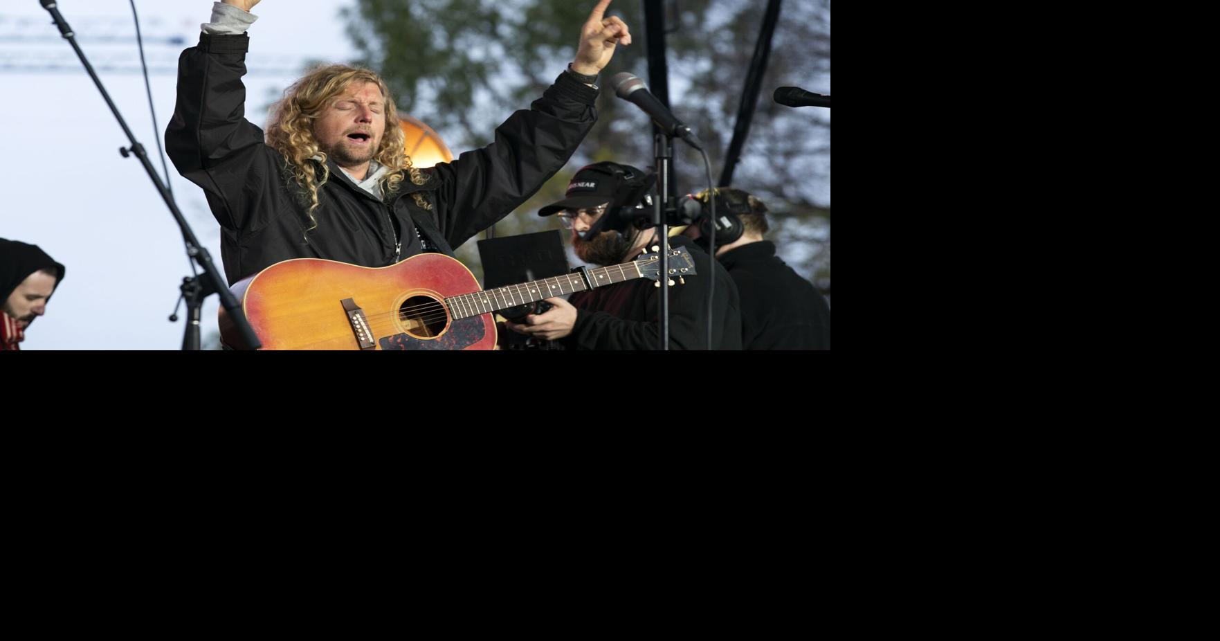 Conservative calls on minister to apologize to Christian singer over ...