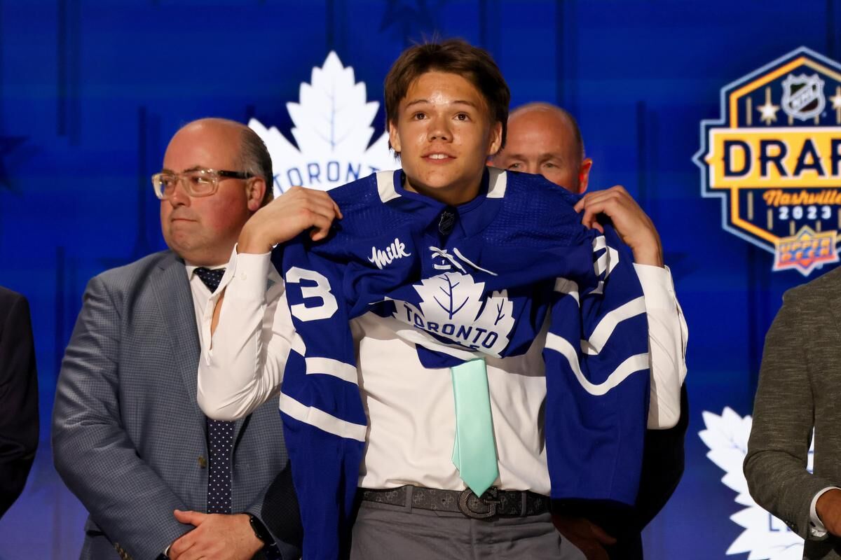 Leafs dip into London pipeline to find first pick Easton Cowan Porn Photo Hd