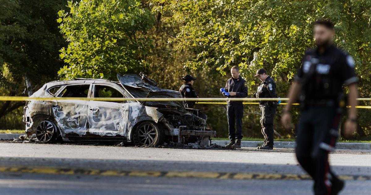 Two bodies found in burning vehicles in Etobicoke, Scarborough as Toronto police notify homicide unit - Toronto Star