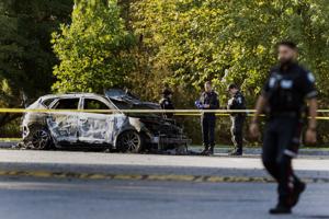 2 bodies found in burning vehicles in Etobicoke, Scarborough as Toronto police launch homicide probes