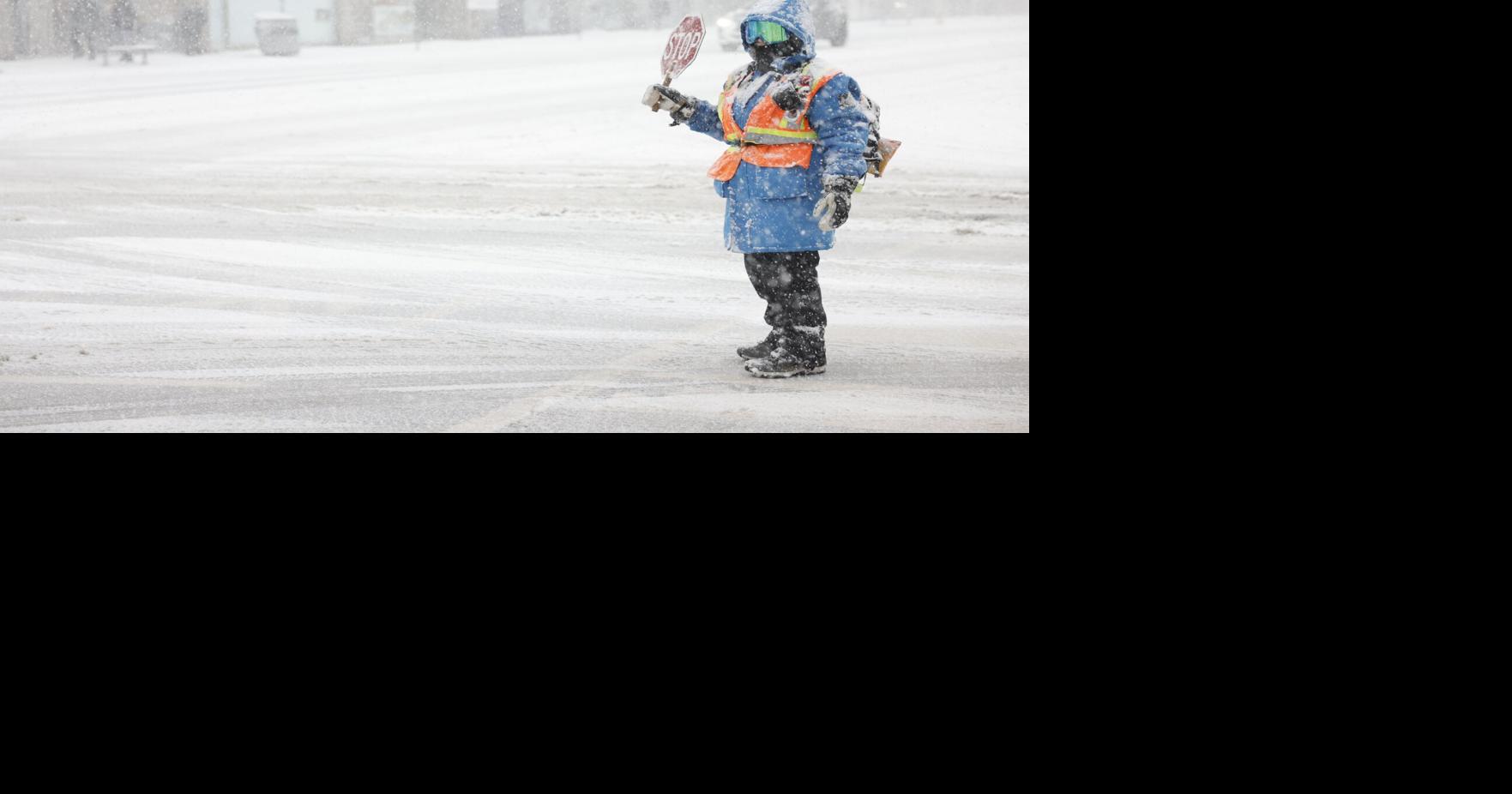 Snow in Toronto: Winter travel advisory in effect