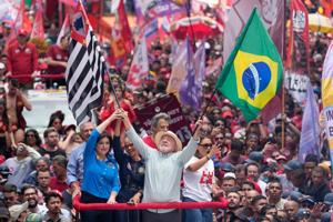 Brazil's Lula and Flávio Bolsonaro campaign in powerhouse state ahead of Sunday's presidential vote