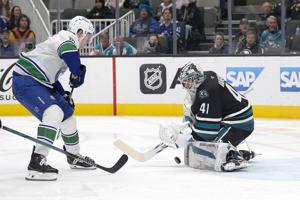 O'Connor scores penalty shot goal in overtime to give Canucks 2-1 win over Sharks
