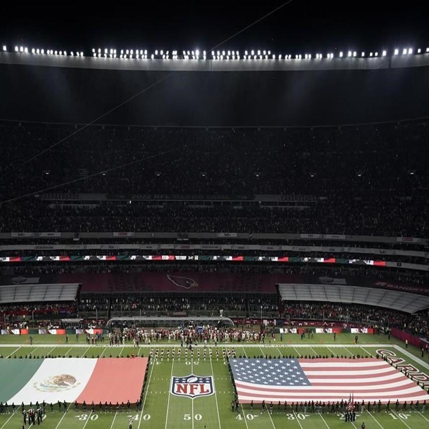 Garoppolo throws for 4 TDs, 49ers top Cards in Mexico City