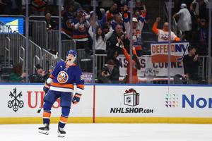 Barzal, Heineman lift Islanders past Lightning 3-2 in shootout
