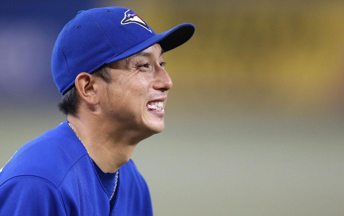 Watch: Jays' Kawasaki plays sports journalist