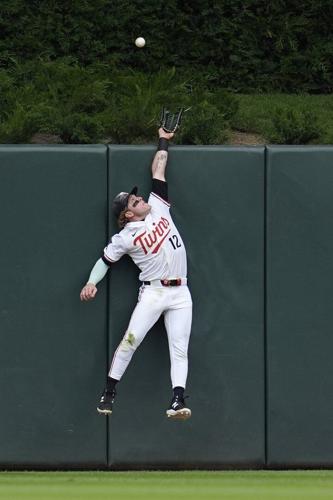 Crow-Armstrong homers twice as Cubs top Twins to deny series sweep