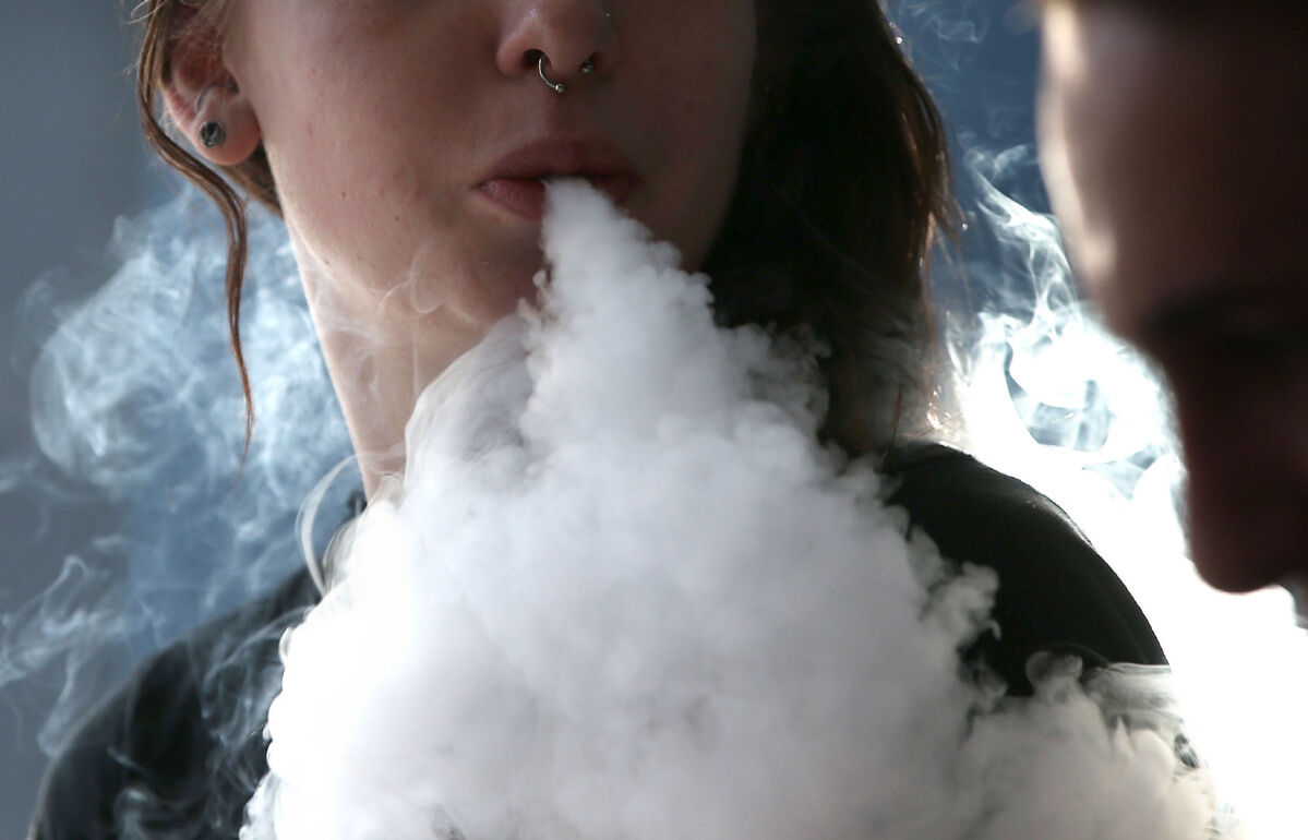 B.C. to ban e cigarette sales to young people