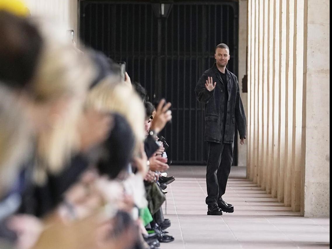 Anderson's couture craftmanship captivates at Loewe for Paris men's fashion  week