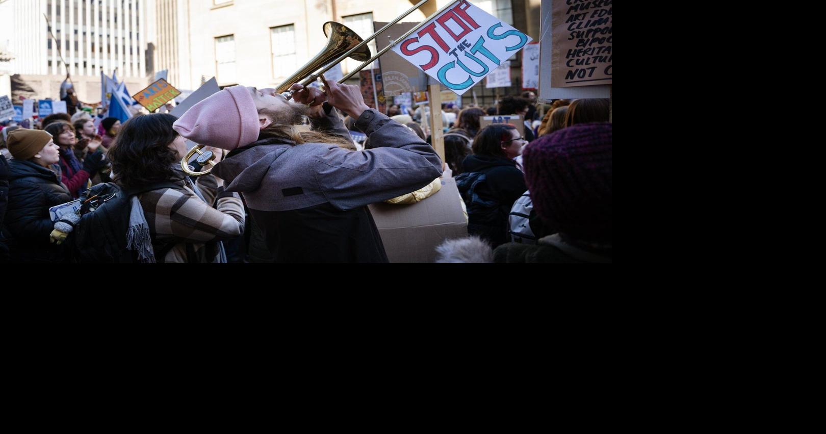 N.S. legislature closed to the public after singing protesters delay budget vote