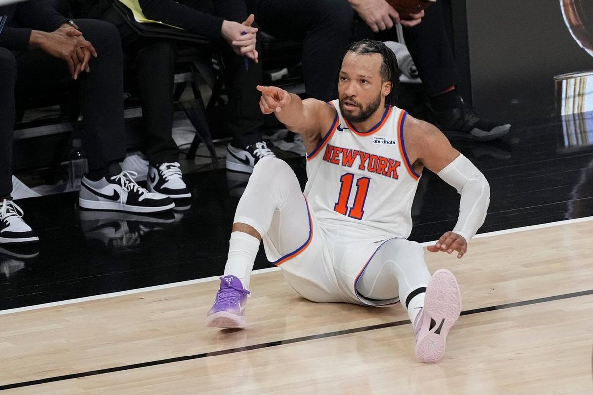 Jalen Brunson comes up with late-game heroics, Knicks top Spurs in Game 1 of finals