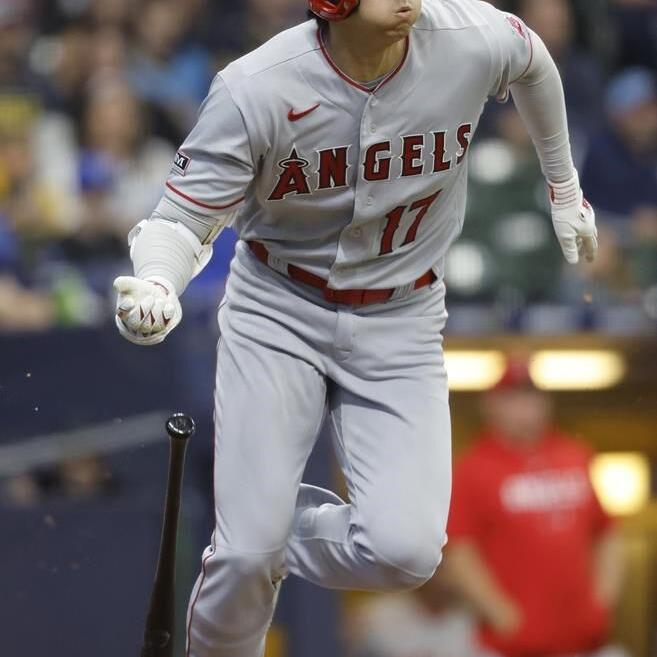 Tellez 8th-inning single lifts Brewers over Angels 2-1