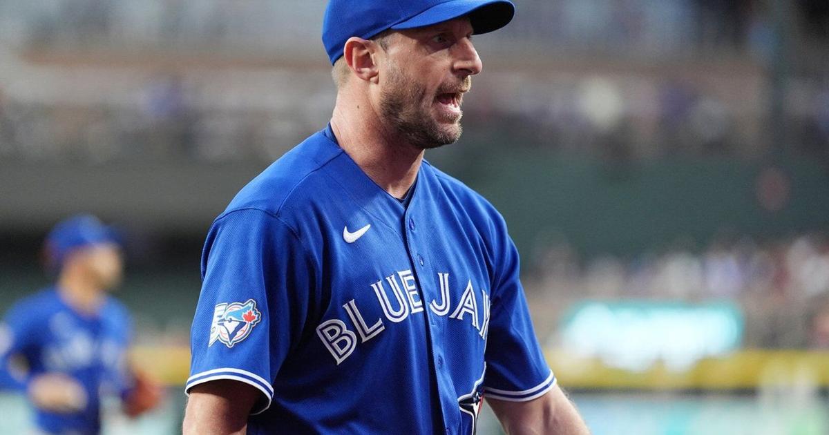Max Scherzer throws a bullpen session as Jays veteran works his back from forearm tendinitis
