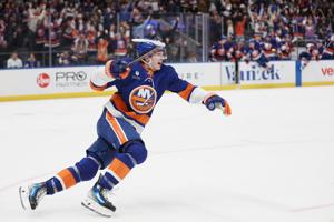 Schaefer scores 2nd goal of game in OT to give Islanders 4-3 win over Maple Leafs