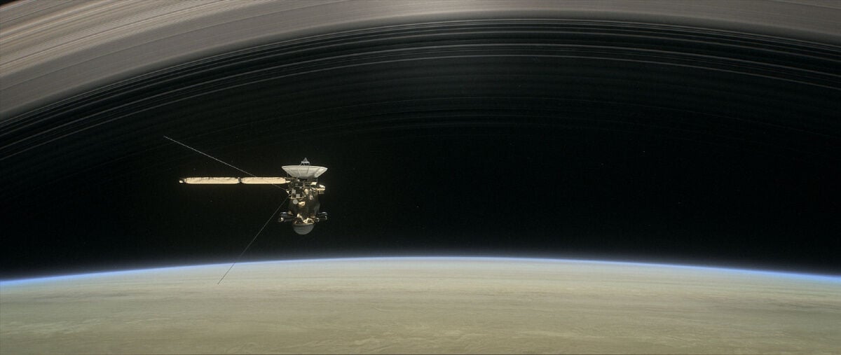 Cassini Spacecraft Survives Unprecedented Trip Between Saturn And Its Rings