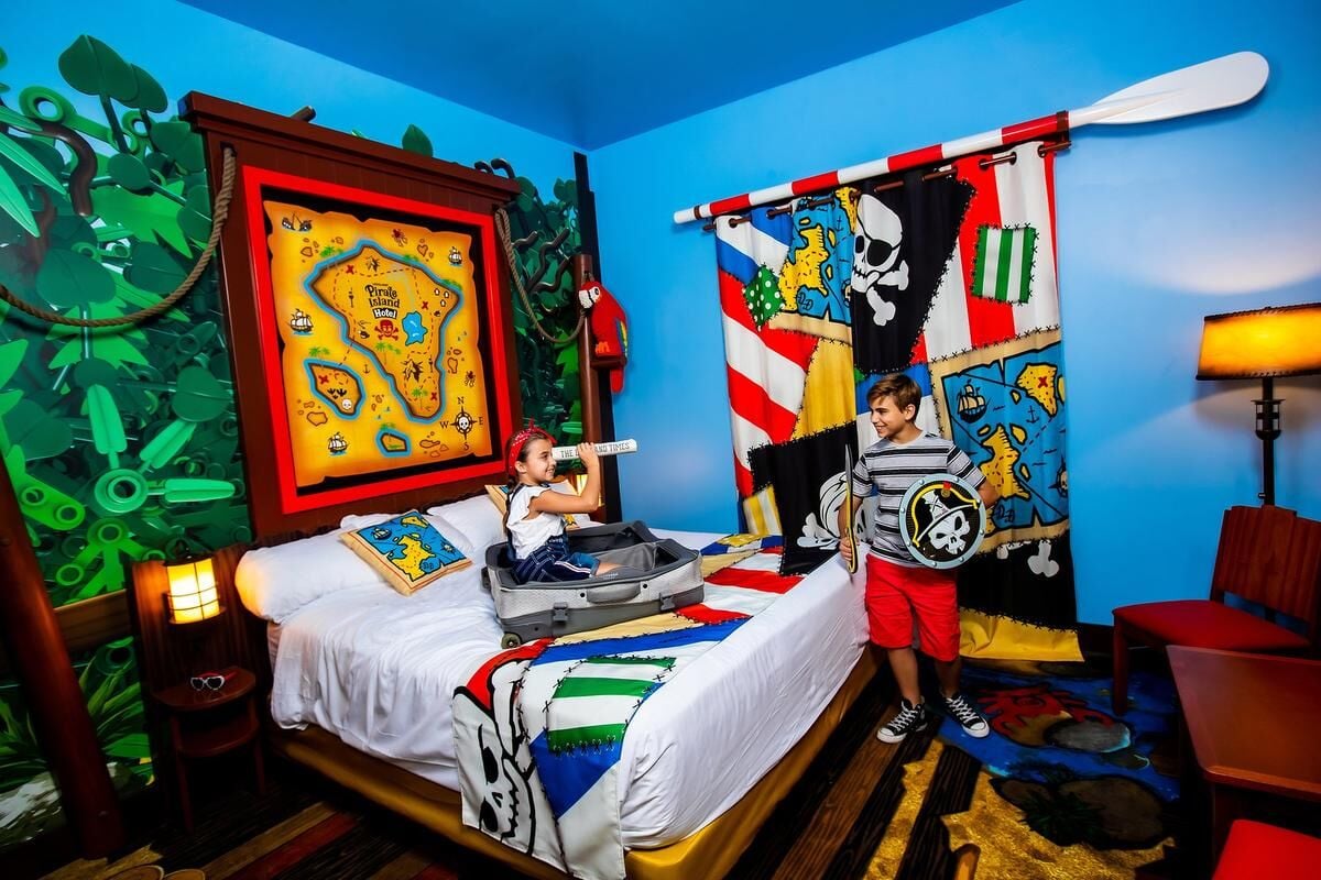 Lego hotel sales pirate room