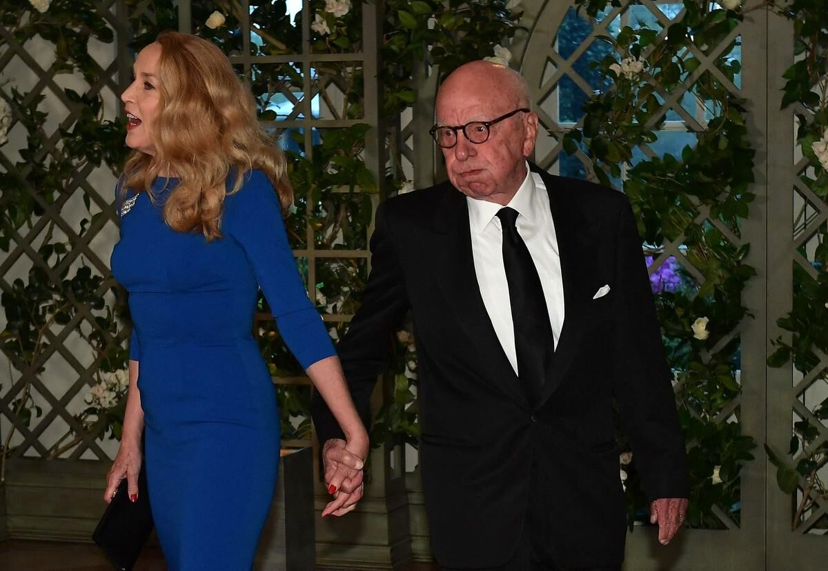 Rupert Murdochs wife Jerry Hall should hold her head up high picture