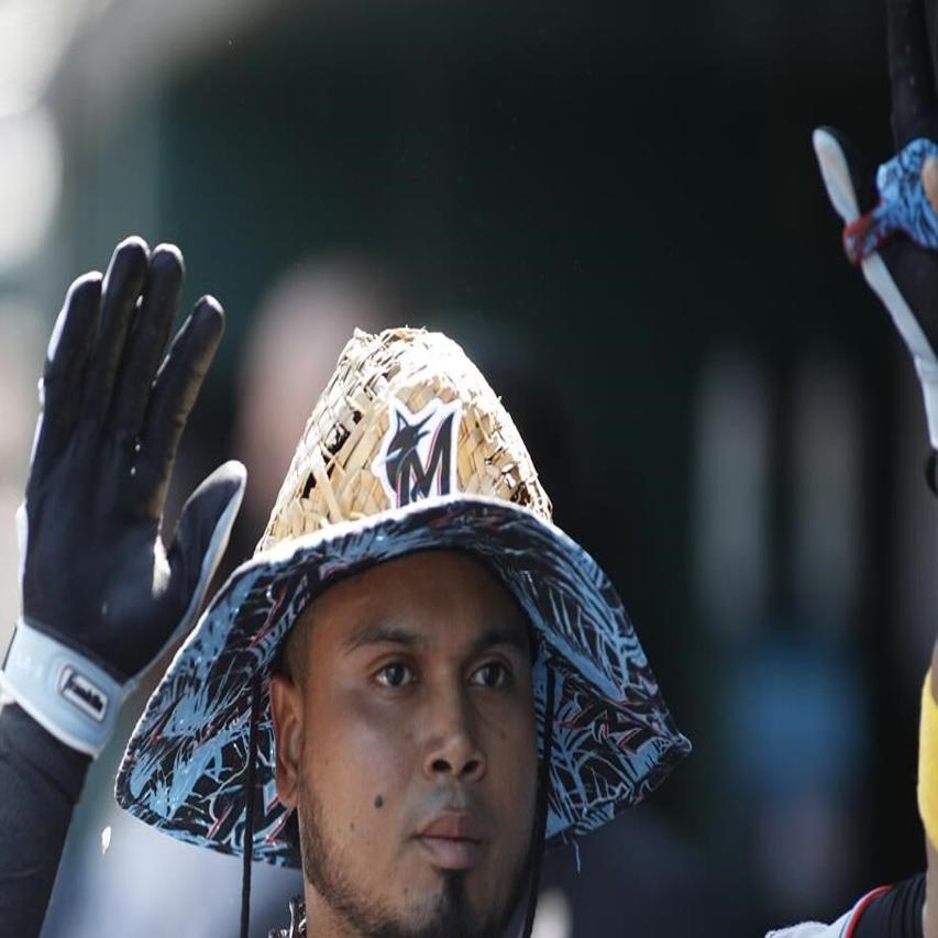 Luis Arráez opens game with a HR, scores go-ahead run as Marlins